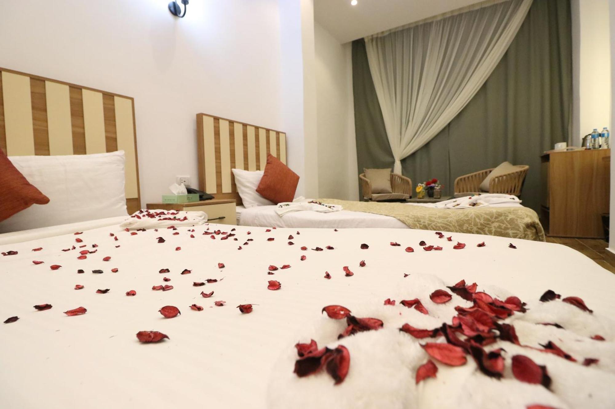 West Pyramids Hotel Kafrat al Jabal Bagian luar foto