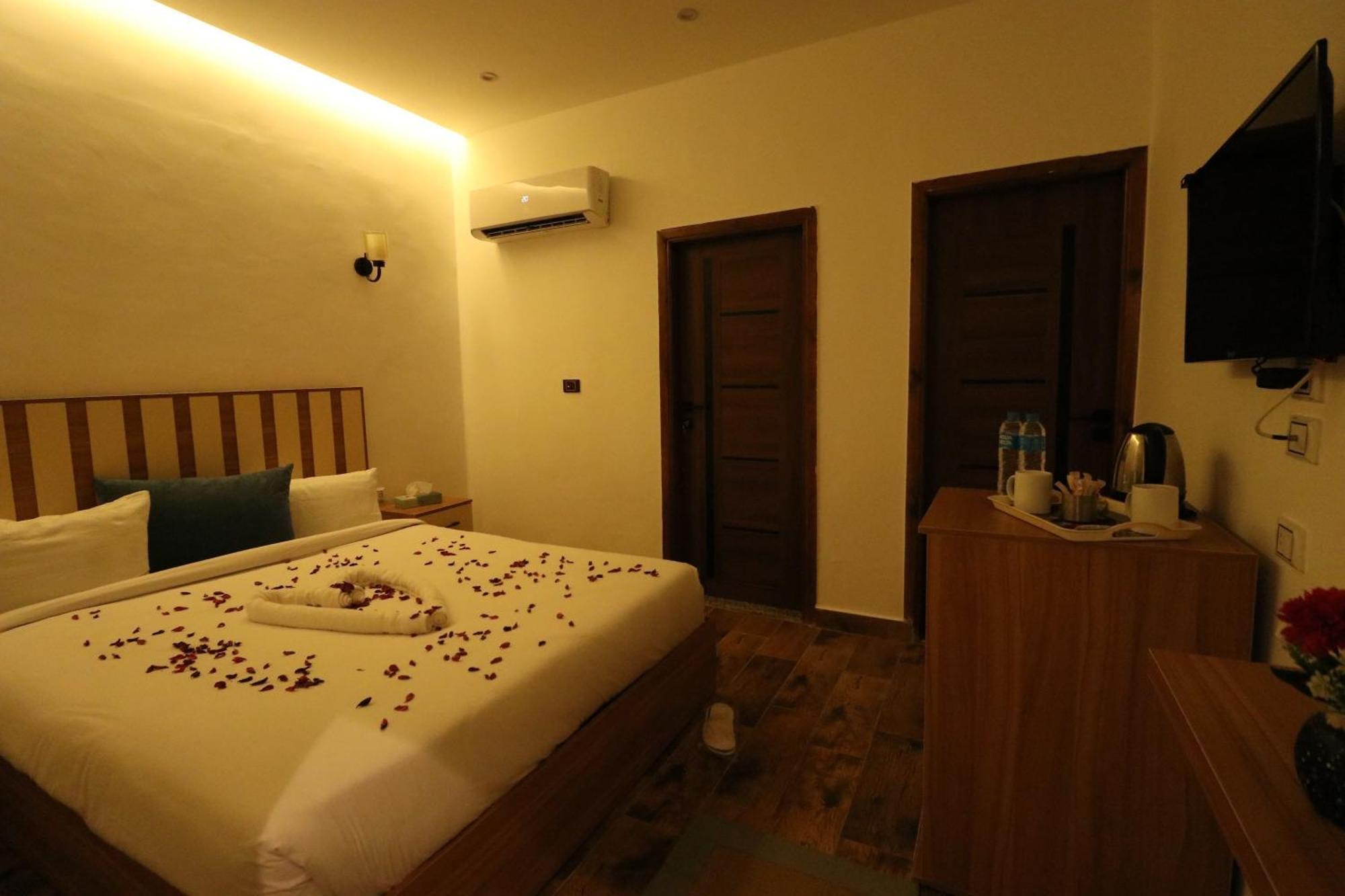 West Pyramids Hotel Kafrat al Jabal Bagian luar foto