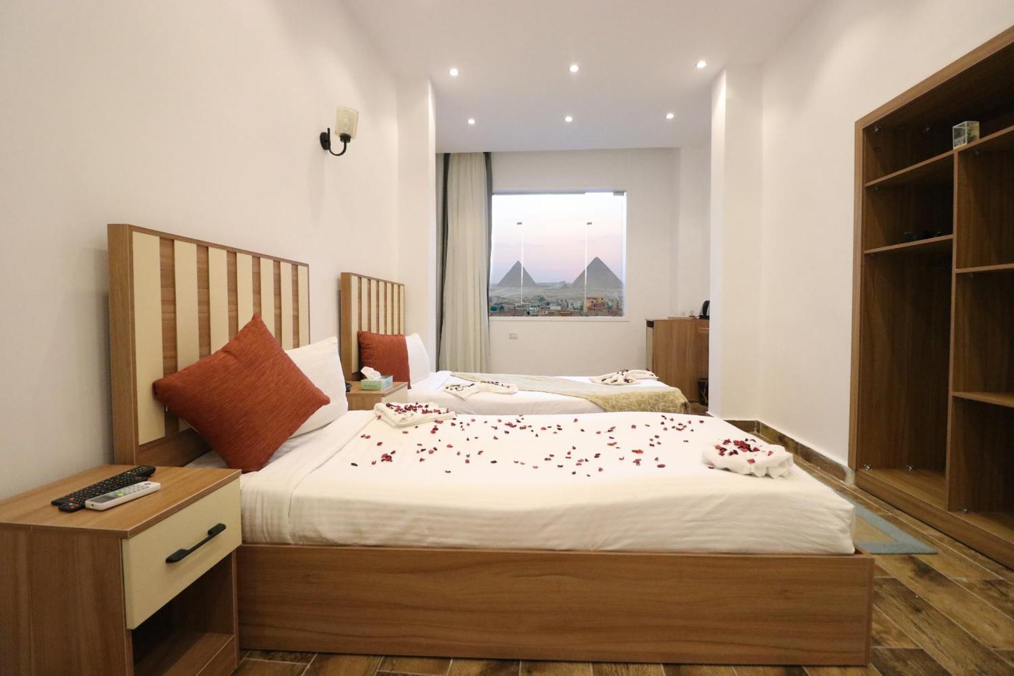 West Pyramids Hotel Kafrat al Jabal Bagian luar foto