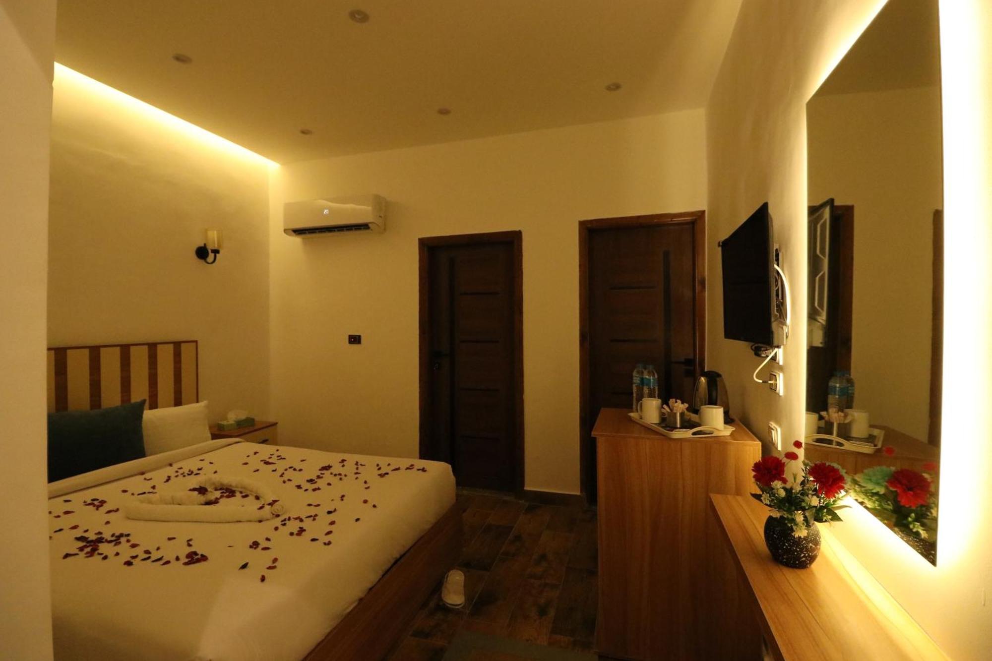 West Pyramids Hotel Kafrat al Jabal Bagian luar foto